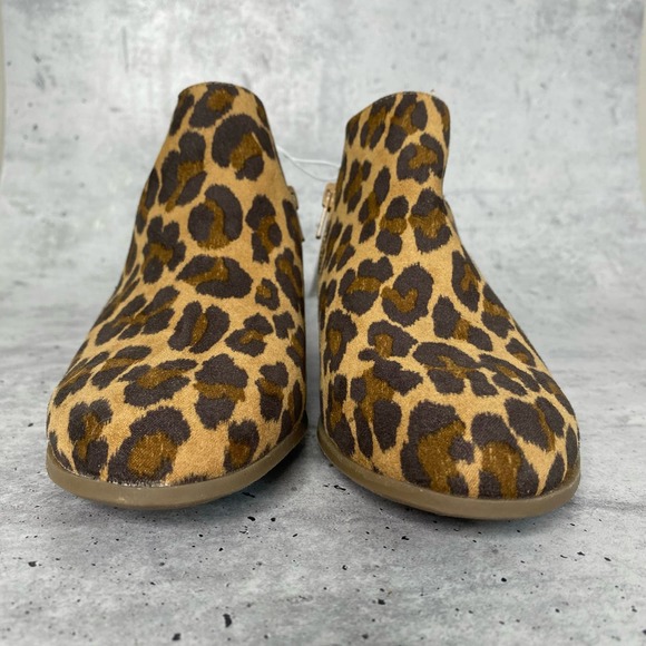 NWT Old Navy leopard print ankle bootie 8 - Picture 3 of 10